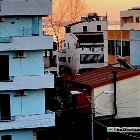 Апартаменты светлый с открытым балконом на пляже Дуррес