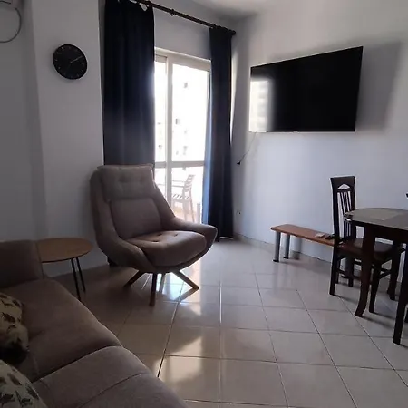 светлый с открытым балконом на пляже Апартаменты *