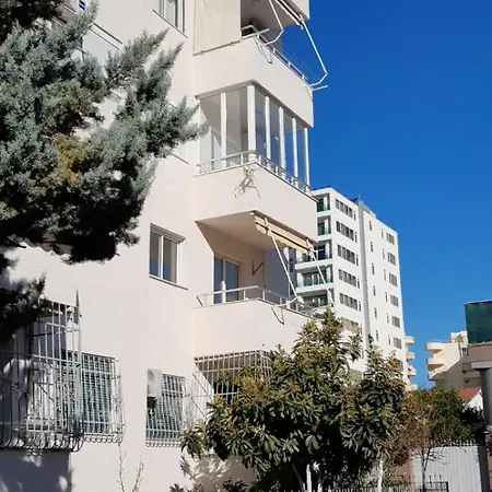 светлый с открытым балконом на пляже Апартаменты